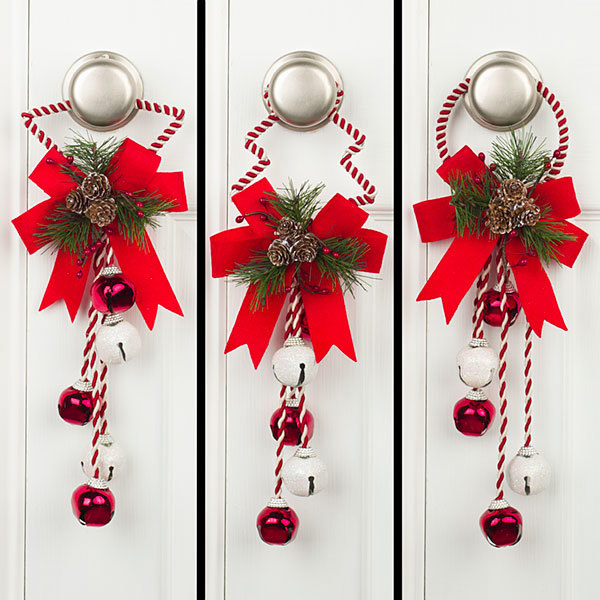 Gerson Company 23611017 Door Hanger 14.5 In Red and White Assorted Jingle Bell Ring Tree Star