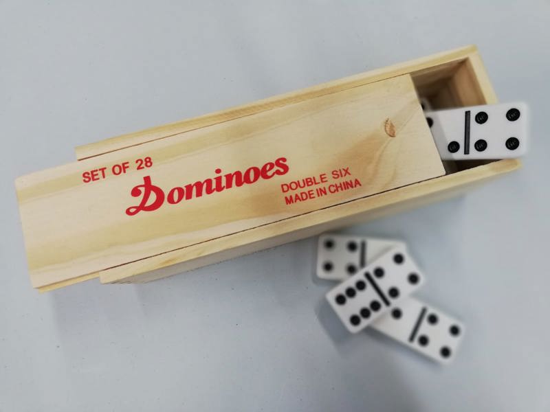 Lucky Land LUCLAN002 Domino With Wooden Box