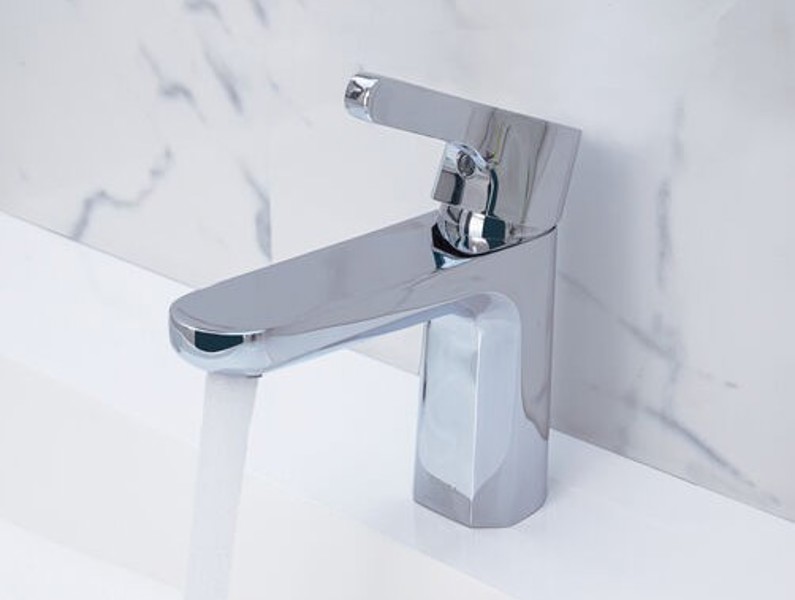 Delta Faucet 35525 Single Handle Lavatory Faucet Polished Chrome