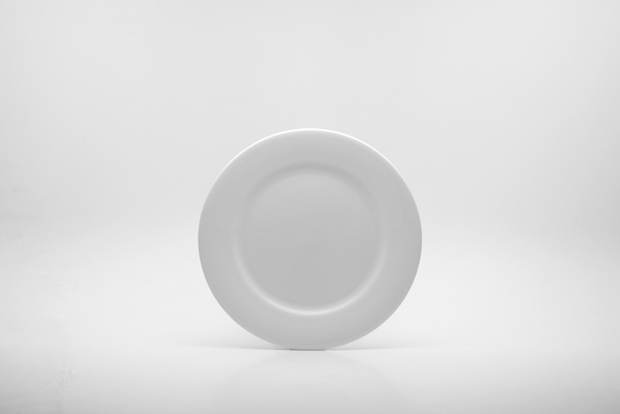 Red Vanilla TC000-209 Entree Plate 8.75 In White Rimmed Pure Vanilla